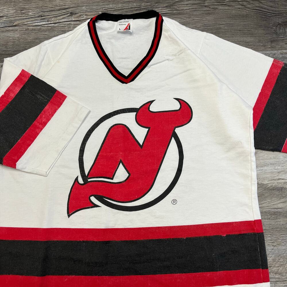 Vintage 80s 90s New Jersey Devils Mens L V-Neck Ice Hockey Jersey T-Shirt USA